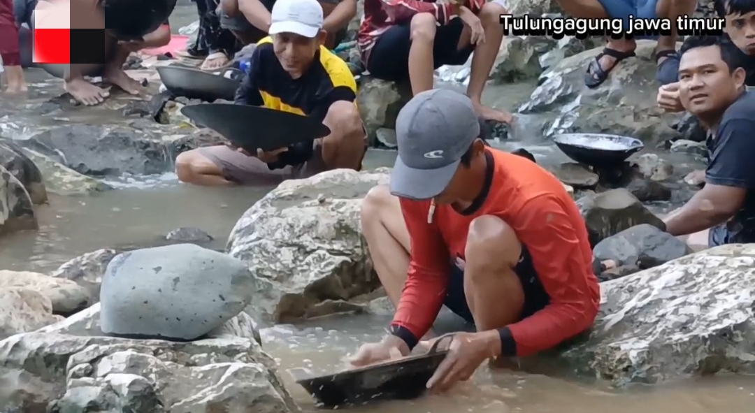 Demam Emas di Desa Keboireng, Tulungagung: Warga Ramai-ramai Mendulang Untung