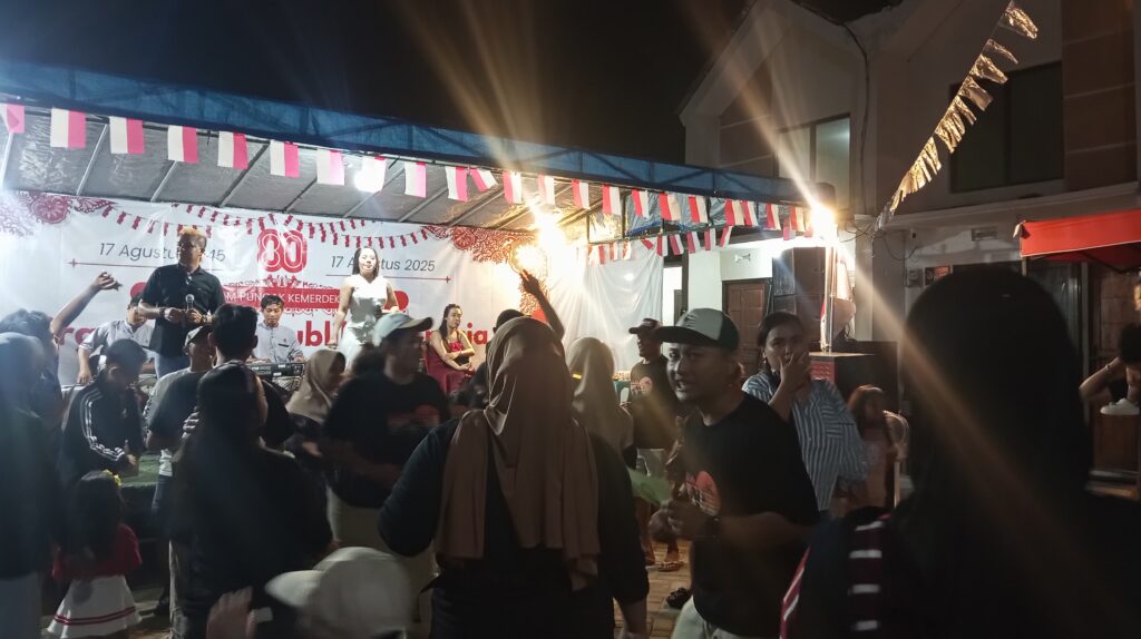 Warga Perumahan Pare Harmoni 1 Sambut HUT RI ke 80 dengan Hal Positif