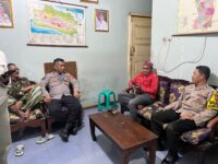 Sambangi Piket Malam Desa Sindangpanji, Personil Polsek Cikijing Sampaikan Pesan Kamtibmas