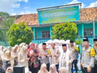 Kapolda Jabar ke Cianjur, Salurkan 1 Ton Beras dan Hadiah Umrah ke Ponpes