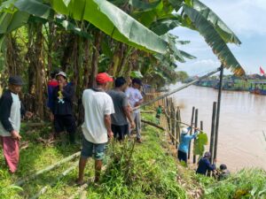 Warga Tegalrejo Swadaya Perbaiki Tanggul Kritis, Penanganan Pemerintah Dinilai Terlalu Lambat