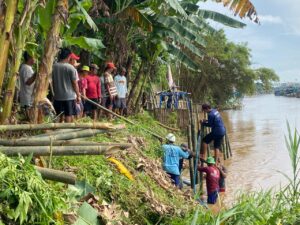 Warga Tegalrejo Swadaya Perbaiki Tanggul Kritis, Penanganan Pemerintah Dinilai Terlalu Lambat